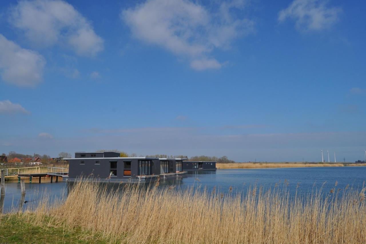 Hausboot Der Frieslaender Im Wangermeer ชิลลิคช์ ภายนอก รูปภาพ