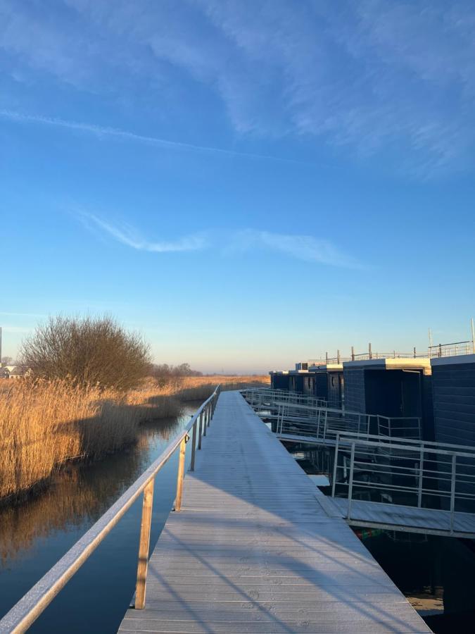Hausboot Der Frieslaender Im Wangermeer ชิลลิคช์ ภายนอก รูปภาพ