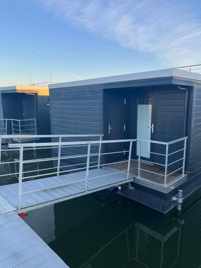 Hausboot Der Frieslaender Im Wangermeer ชิลลิคช์ ภายนอก รูปภาพ