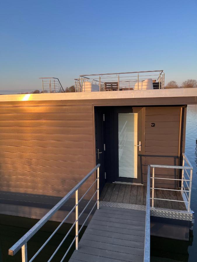 Hausboot Der Frieslaender Im Wangermeer ชิลลิคช์ ภายนอก รูปภาพ